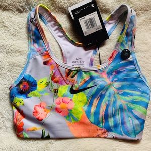 Nike Swoosh Bra